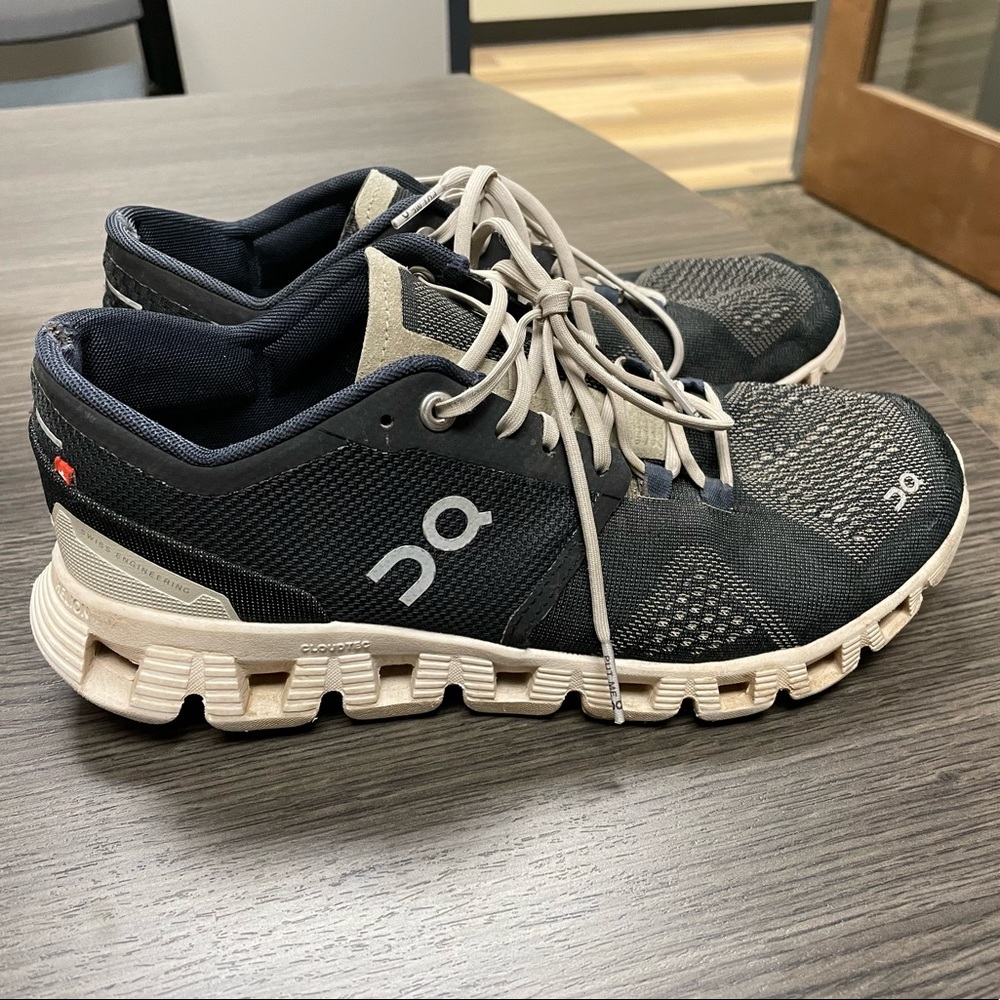 ON Cloud X size 7 womens
